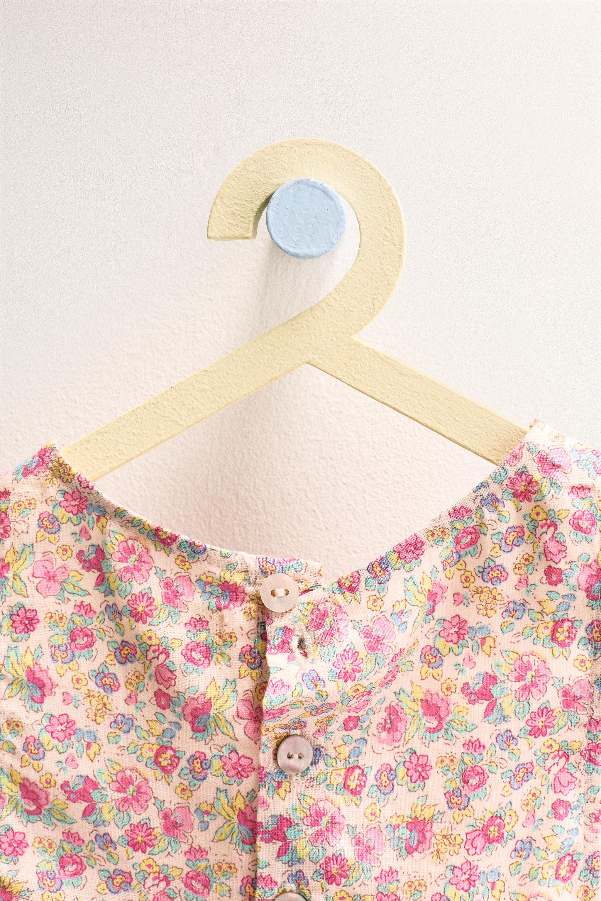 ZARA TIMELESS - HAUT À FLEURS AVEC LIN